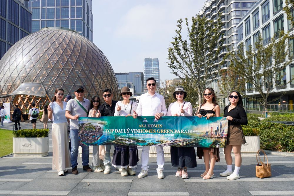 Đội ngũ Aka Homes khảo sát thực địa tại West Bund Central (Thượng Hải)